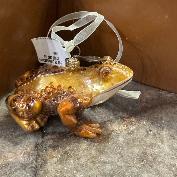Jay Strongwater Melie Flori frog glass ornament
RARE 
NEW
5071 - Picture 7 of 10